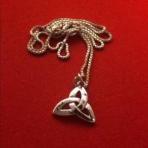 🟡 STERLING CELTIC KNOT NECKLACE (16”)